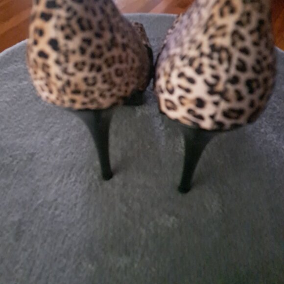 Leopard Pattern Heels - Picture 7 of 12